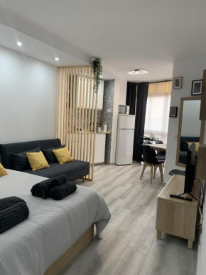 PRECIOSO ESTUDIO FRENTE AL MAR CON PISCINA, Benalmadena